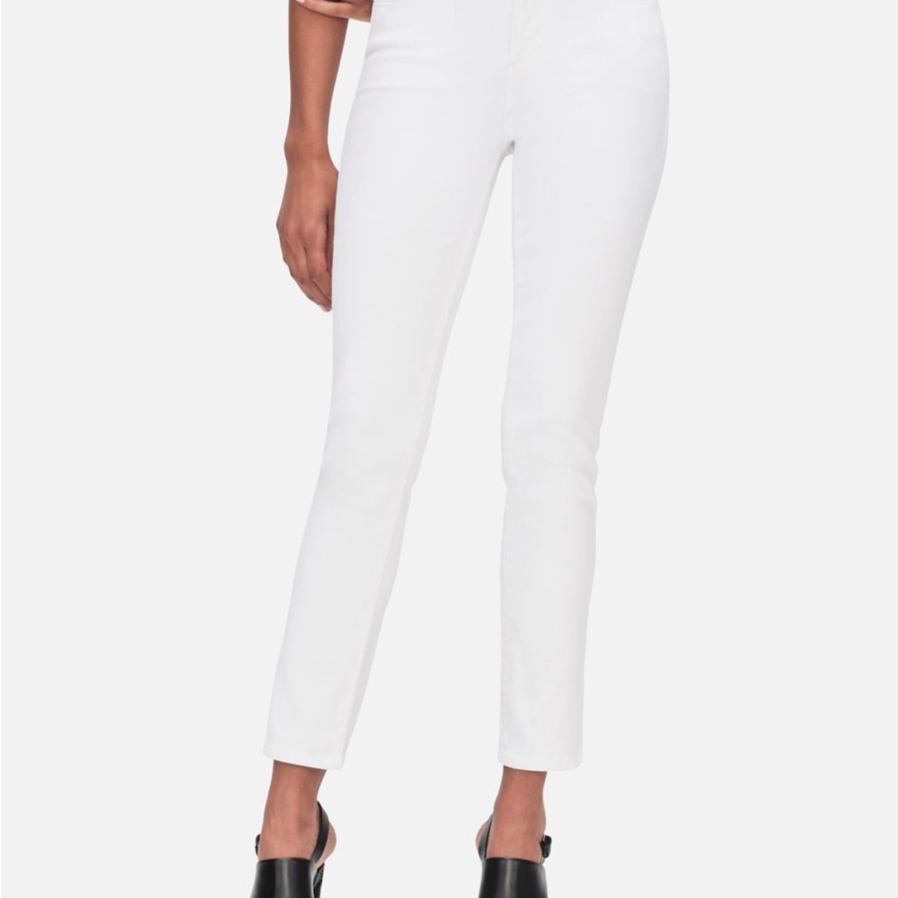 Frame Le High Straight Jeans in White. Size 26.